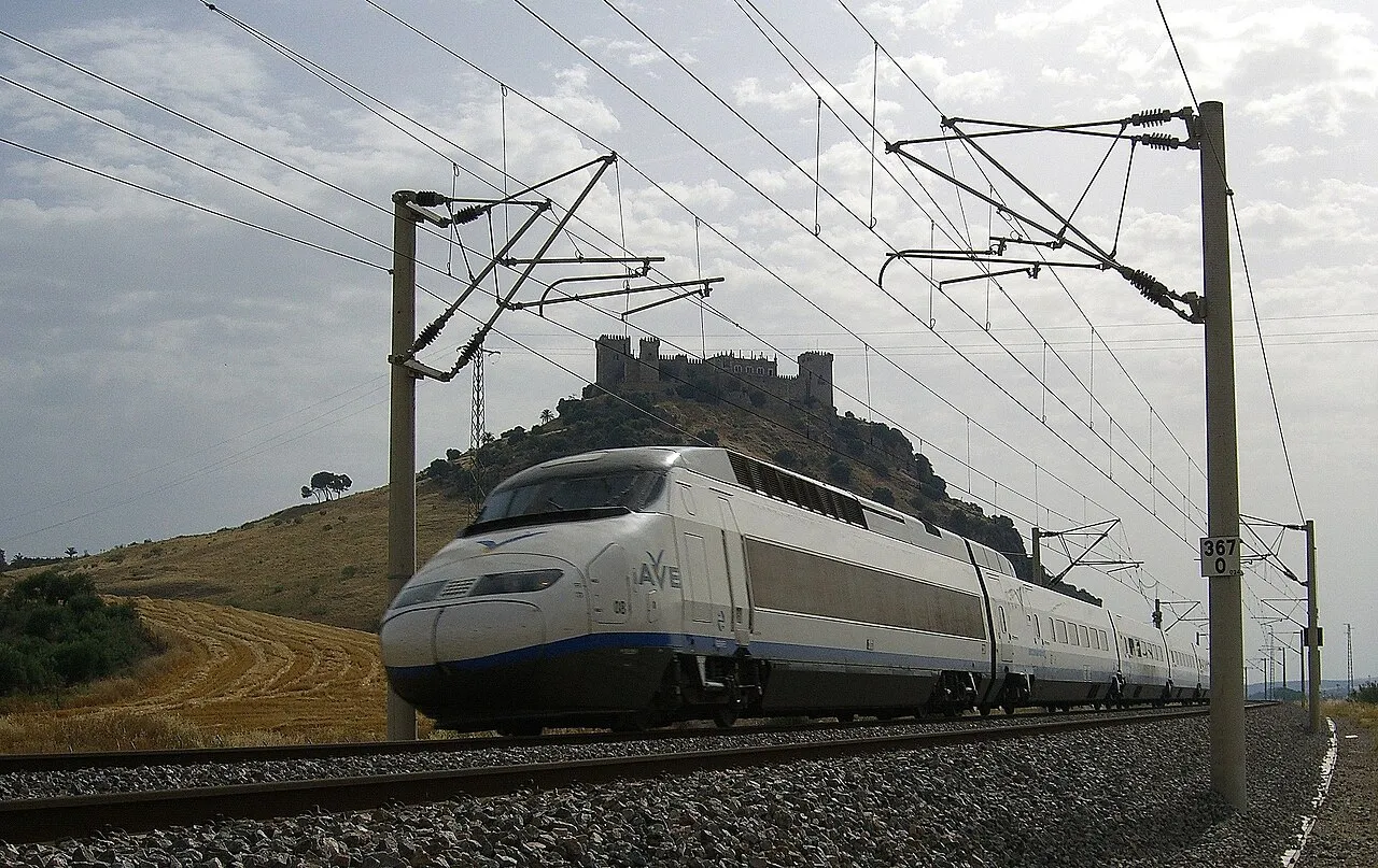 Een AVE-hogesnelheidstrein van Renfe, het treintype dat bij Urda (Toledo) bij de botsing betrokken was.