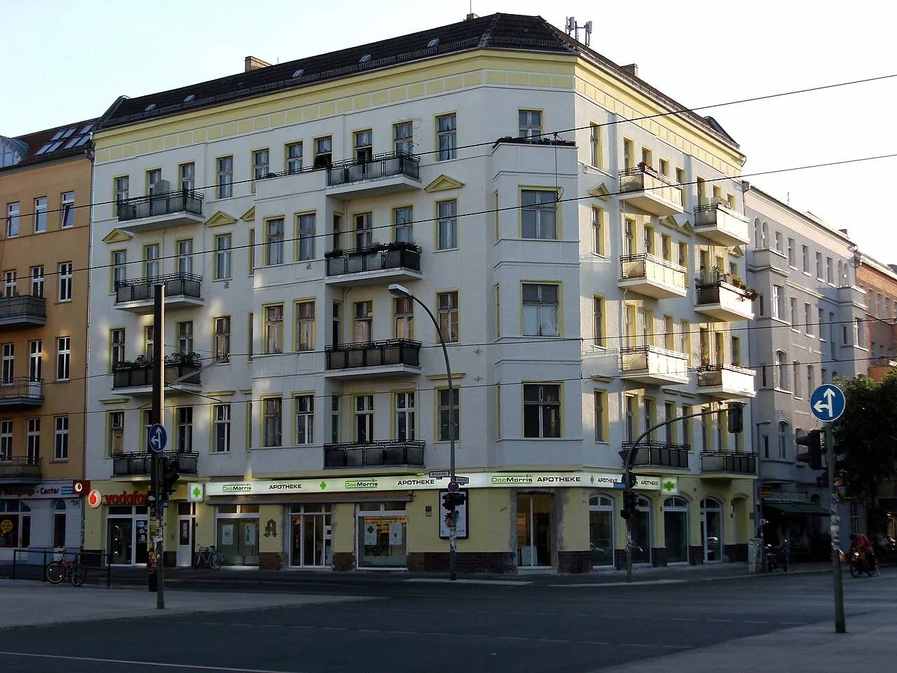 Appartementengebouw aan de Warschauer Straße/Grünberger Straße in Berlijn-Friedrichshain