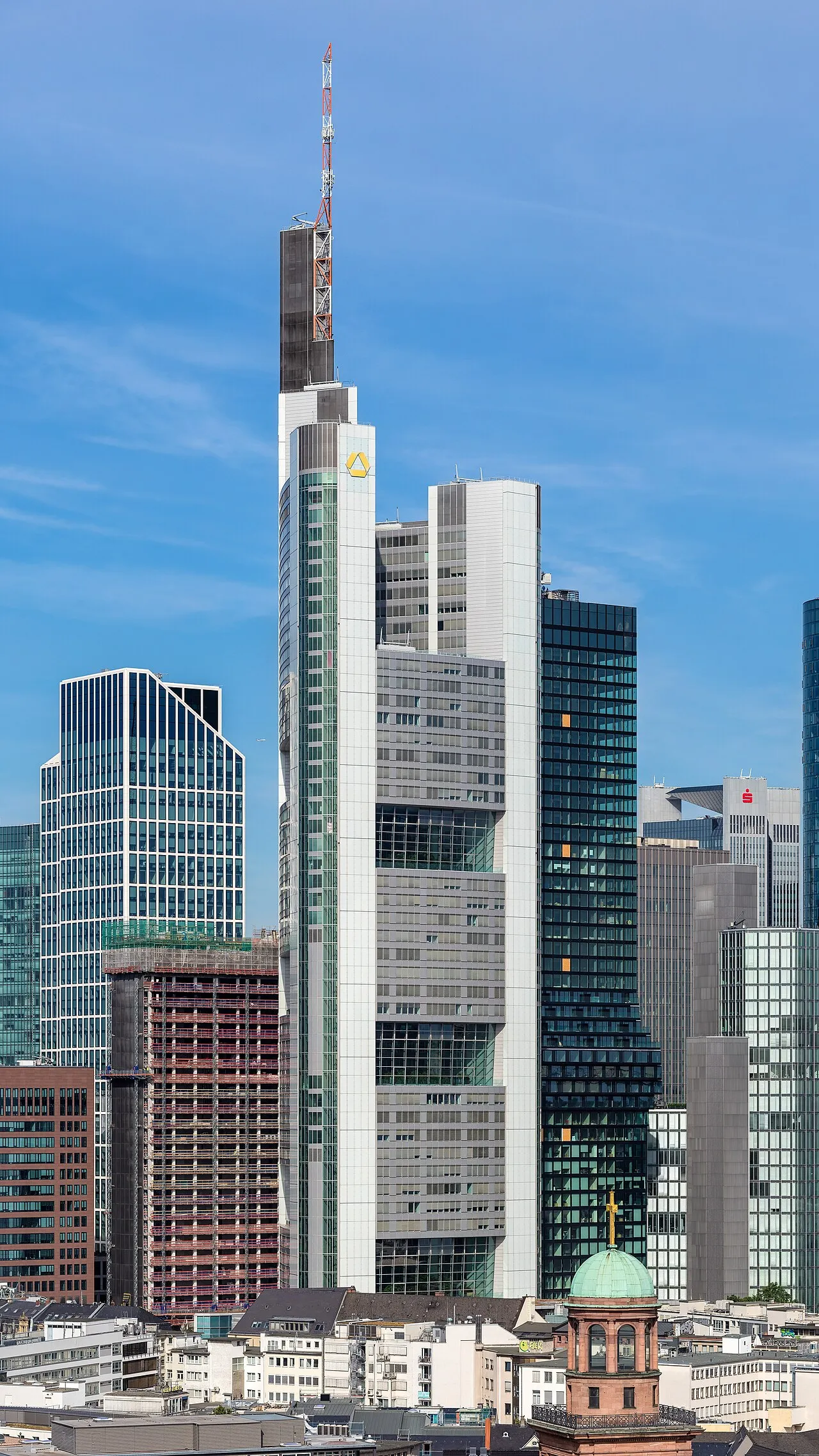 De Commerzbank Tower, het hoofdkantoor van de bank in Frankfurt.