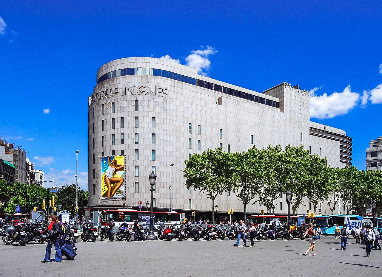 Het El Corte Inglés-warenhuis aan de Plaça de Catalunya in het centrum van Barcelona.
