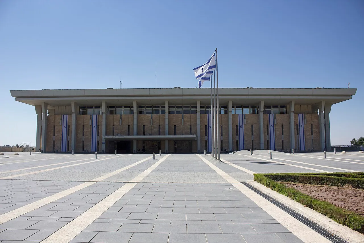 Voorzijde van het Knessetgebouw, het Israëlische parlement, in Jeruzalem.