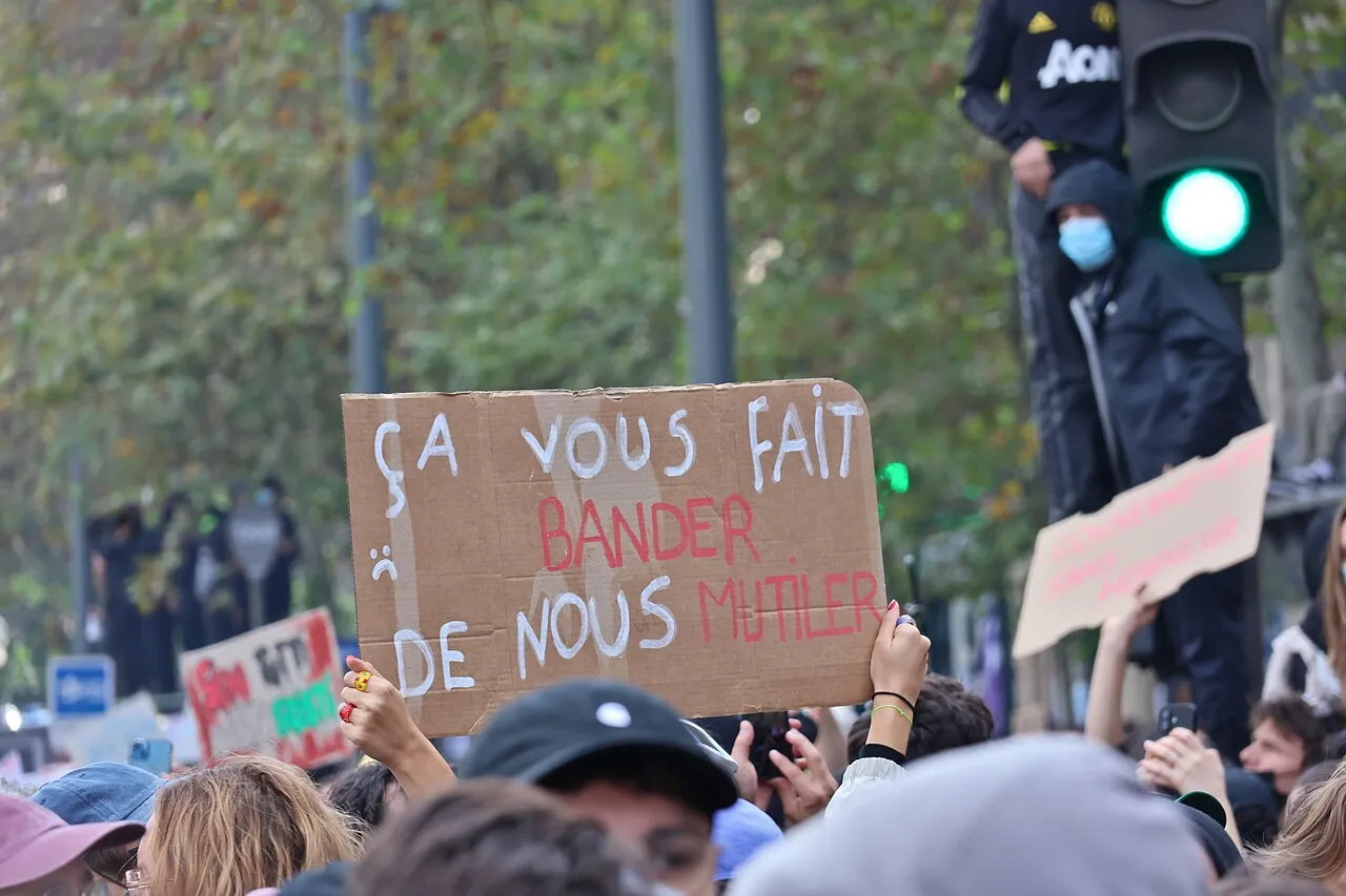 Demonstranten op de Place de la République in Parijs tijdens de protesten van 17 oktober 2026.